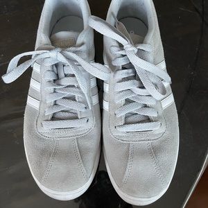 Women’s Adidas gray 7 1/2 EUC